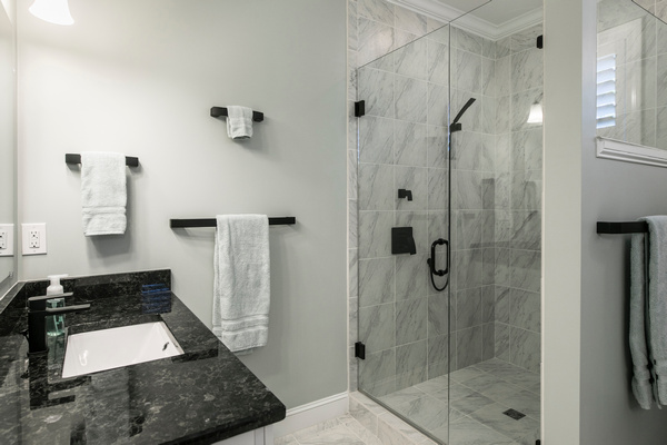 Best Redmond bathroom remodels in WA near 98052