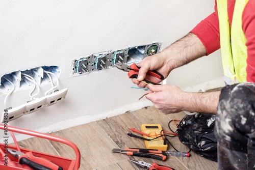 Reliable Burien electrical contractor in WA near 98146