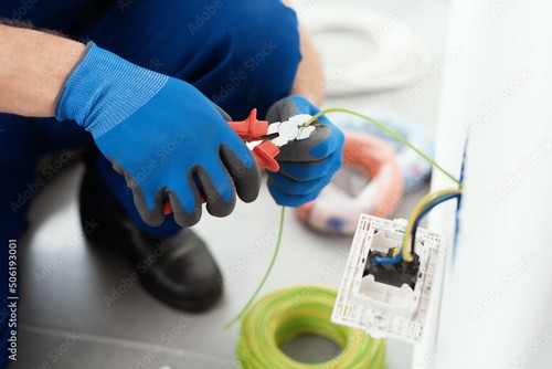 Reliable Fairwood electrical contractor in WA near 98058