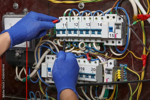 Professional North Tacoma electrician in WA near 98422